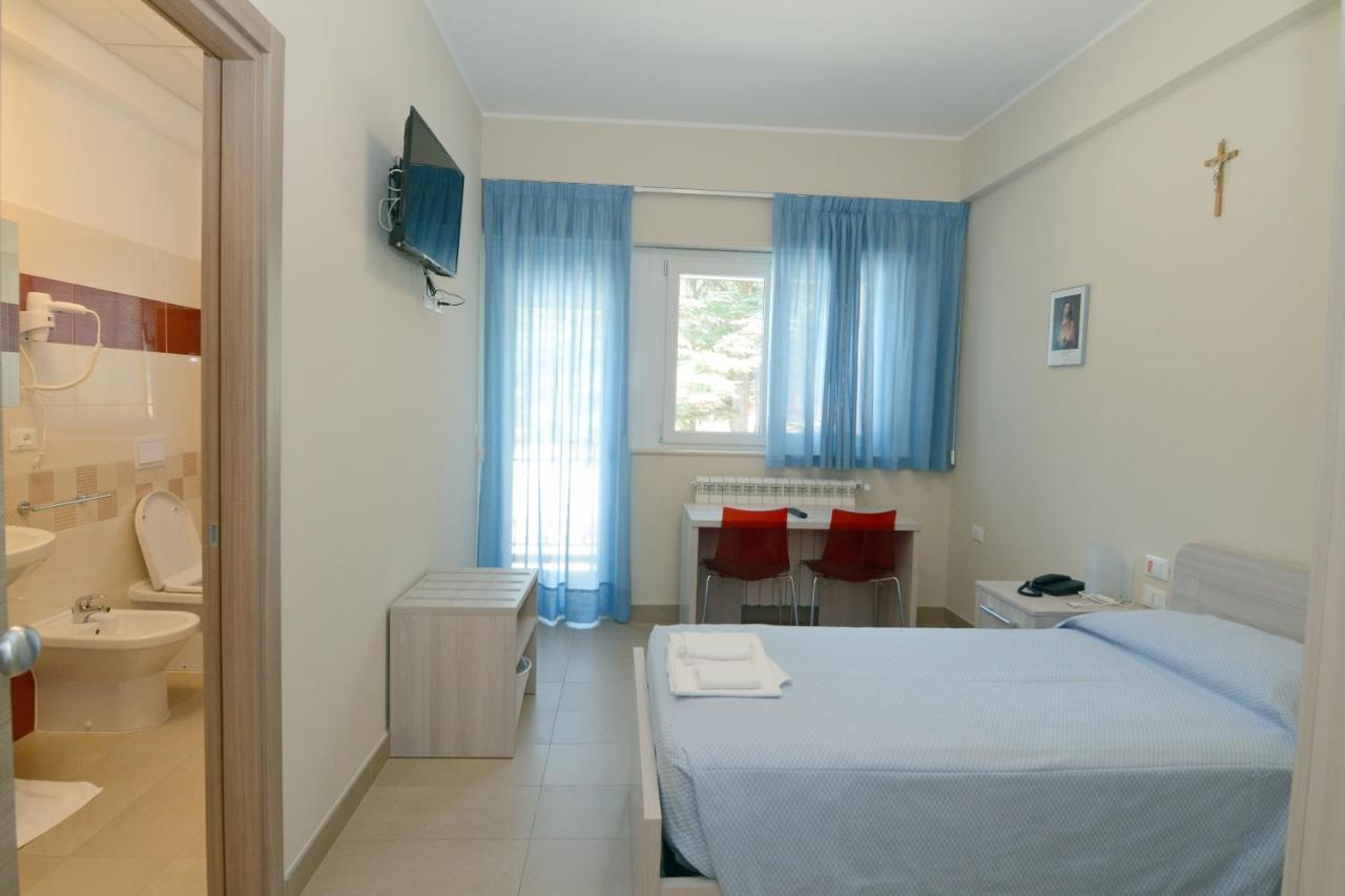 ラクイラ Casa Ospitalita San Giuseppe Bed & Breakfast エクステリア 写真