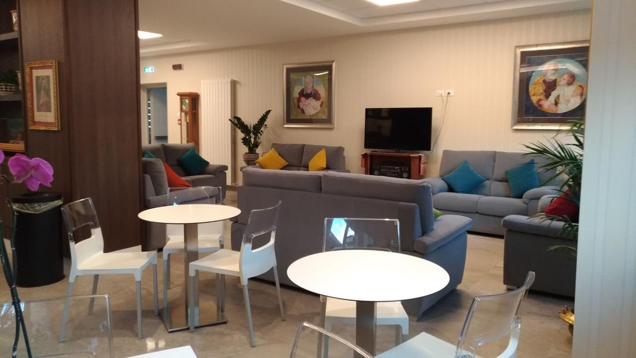 ラクイラ Casa Ospitalita San Giuseppe Bed & Breakfast エクステリア 写真