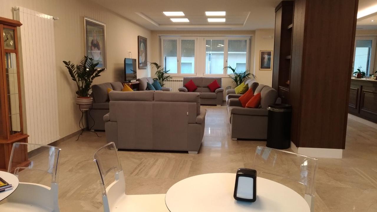 ラクイラ Casa Ospitalita San Giuseppe Bed & Breakfast エクステリア 写真